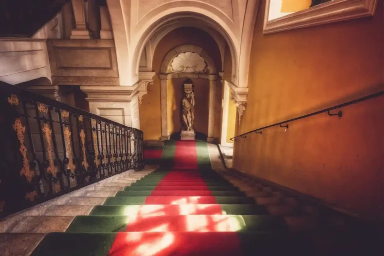 How Much Does Carpet Runner Stair Installation Cost in Seattle?